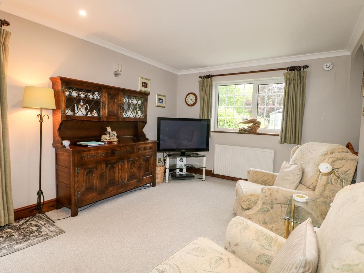 Miswells Cottages - Lake View Turners Hill Exterior photo