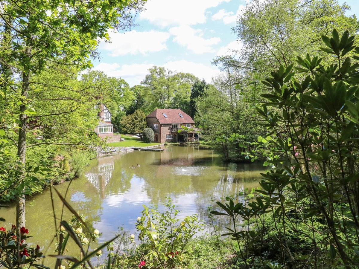 Miswells Cottages - Lake View Turners Hill Exterior photo